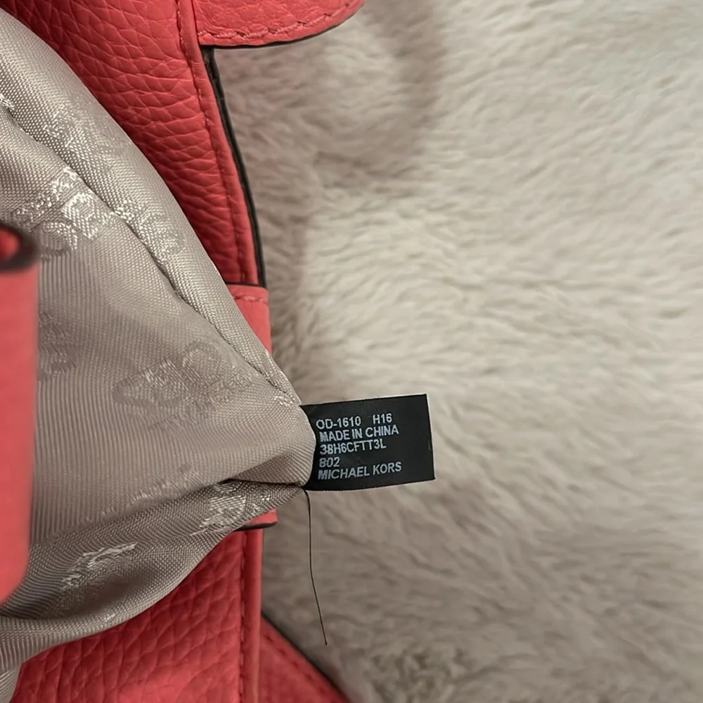 MICHAEL KORS LARGE SATCHEL PURSE - Picture 13 of 15